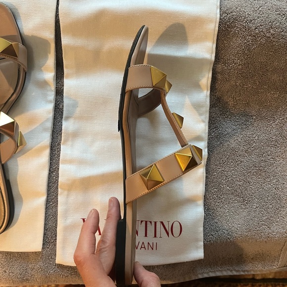 Valentino Roman Stud slide sandals - Picture 5 of 9